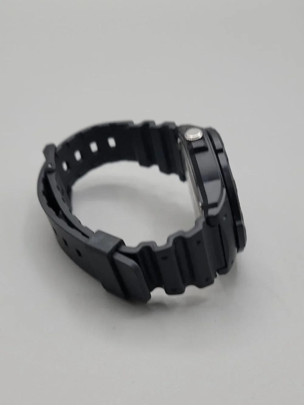 Casio Sports 5125 Unisex Quartz Watch Day/Date 28mm 9